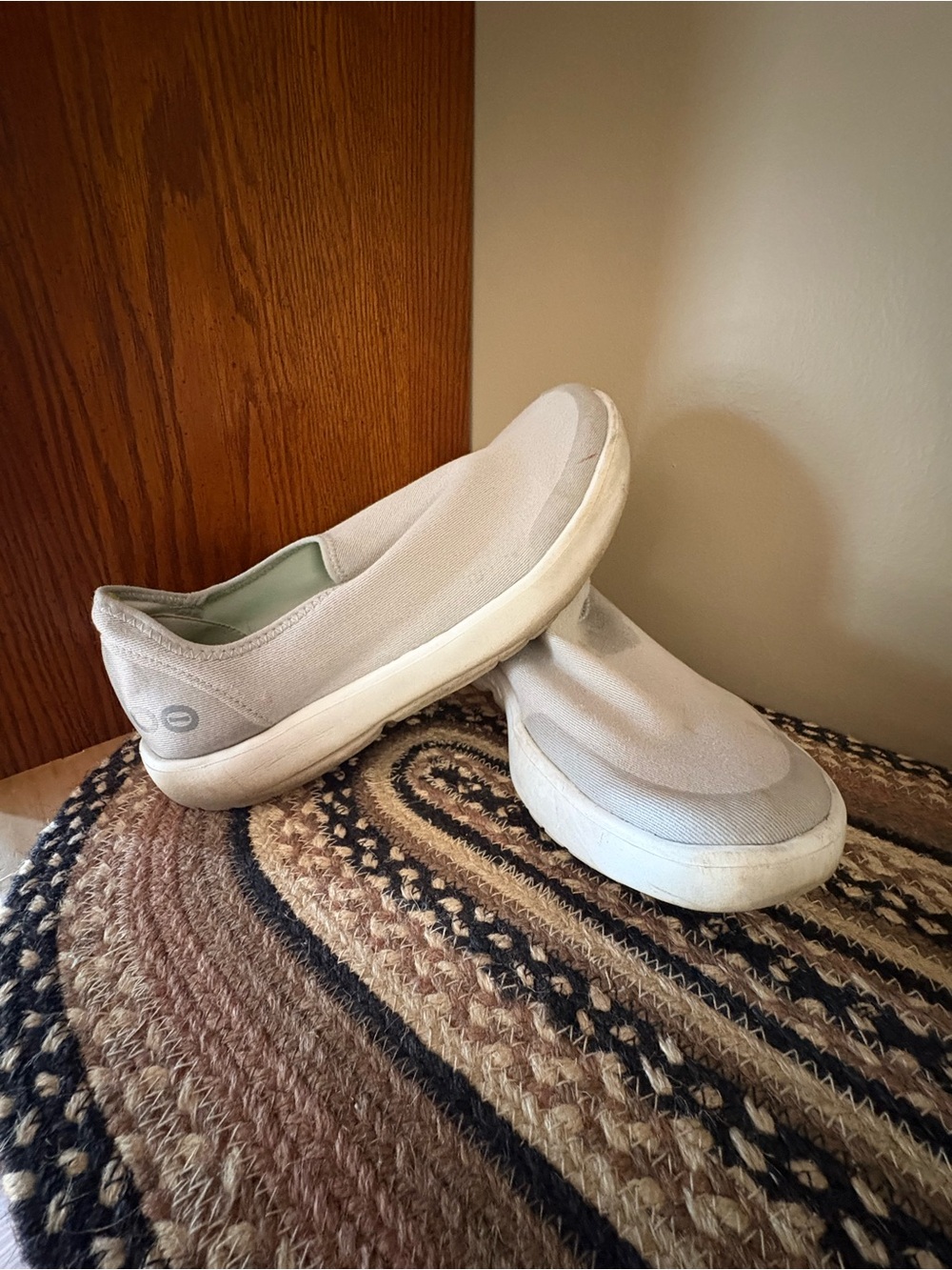 Women’s Oofos Slip-On Casual Sneakers - Light Gray size 11